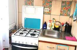 Apartament cu 2 camere, decomandat, etaj intermediar