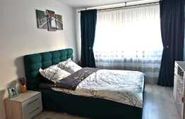 Apartament cu 2 camere, decomandat, etaj intermediar