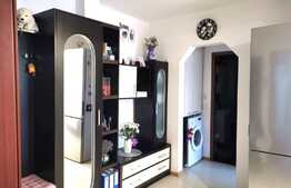 Apartament cu 2 camere, decomandat, etaj intermediar