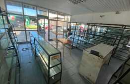 Spatiu comercial, 35 mp, vitrina, pretabil magazin, zona Brestei