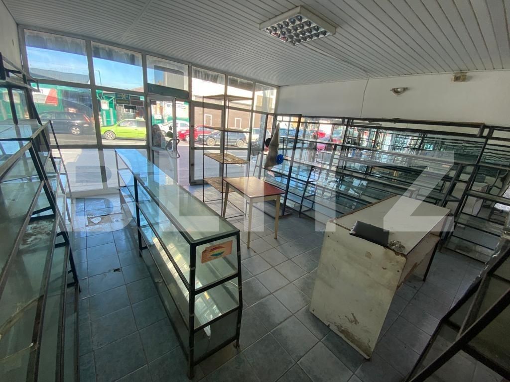 Spatiu comercial, 35 mp, vitrina, pretabil magazin, zona Brestei