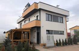 Casă de 280 mp utili, 560 mp teren, curte amenajată, zona Aeroport