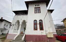 Casă individuală, 630 mp, curte exterioară 550 mp, zonă centrală