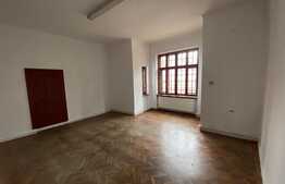 Casă individuală, 630 mp, curte exterioară 550 mp, zonă centrală