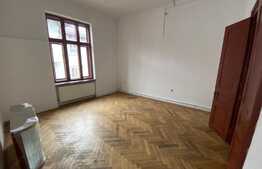 Casă individuală, 630 mp, curte exterioară 550 mp, zonă centrală