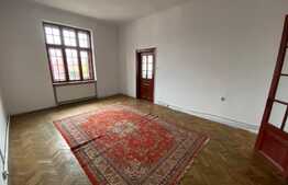 Casă individuală, 630 mp, curte exterioară 550 mp, zonă centrală