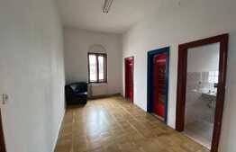 Casă individuală, 630 mp, curte exterioară 550 mp, zonă centrală