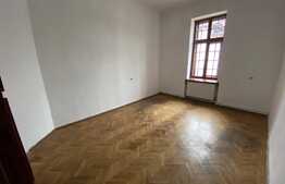 Casă individuală, 630 mp, curte exterioară 550 mp, zonă centrală