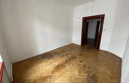 Casă individuală, 630 mp, curte exterioară 550 mp, zonă centrală