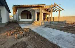 Casa la rosu, 100 mp utili, teren 320 mp, zona Metro