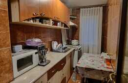 Apartament 3 camere, etaj intermediar, zona Niela