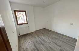 Apartament pe 2 niveluri, 4 camere, centrala proprie, nemobilat!