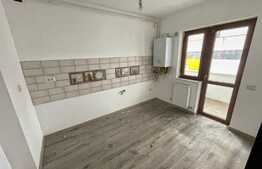 Apartament pe 2 niveluri, 4 camere, centrala proprie, nemobilat!