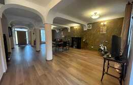 Casa 200 mp, pretabila Restaurant, parcare privata, zona centrala