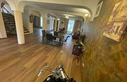 Casa 200 mp, pretabila Restaurant, parcare privata, zona centrala
