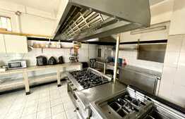 Afacere la cheie, pensiune si restaurant, 1035 mp, zona centrala