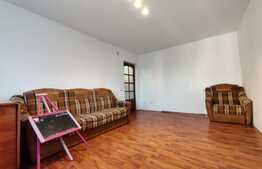 Apartament 2 camere, etaj intermediar, decomandat, Lapus