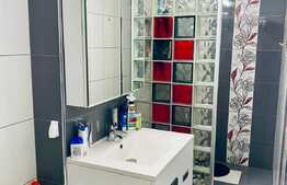 Apartament de 3 camere, 69 mp, zona Lapus