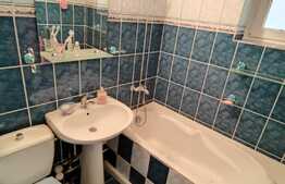 Apartament cu 3 camere, decomandat, zona Spitalul Militar