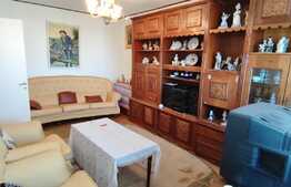 Apartament cu 3 camere, decomandat, zona Spitalul Militar