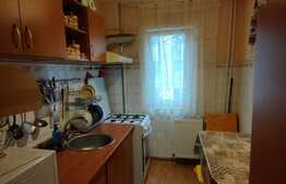 Apartament cu 3 camere, etaj intermediar, zona Liceul Matei Basarab