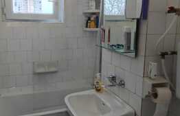 Apartament cu 3 camere, etaj intermediar, zona Liceul Matei Basarab