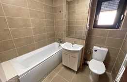 Apartament 3 camere zona Polivalenta, parcare privata, centrala termica