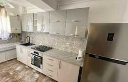 Apartament 3 camere zona Polivalenta, parcare privata, centrala termica