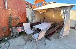 Garsoniera la casa, curte, loc de parcare