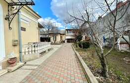 Casa boiereasca bine intretinuta, 650 mp, 800 mp teren, Central!