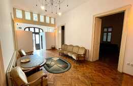 Casa boiereasca bine intretinuta, 650 mp, 800 mp teren, Central!