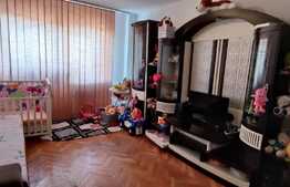 Apartament de 2 camere, decomandat, etaj intermediar, zona Garii