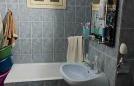 Apartament de 3 camere, decomandat, etaj intermediar, zona Scoala Theodor Aman