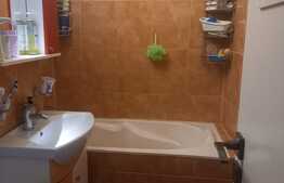 Apartament de 2 camere, decomandat, in Rovine!