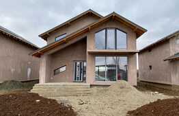 Casa P+M cu teren de 350 mp, Simnicul de Jos