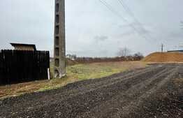 Teren intravilan, 3 parcele a câte 560 mp, zona Metro