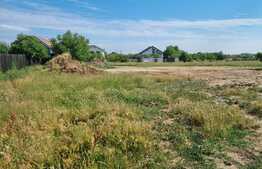 Teren intravilan, 3 parcele a câte 560 mp, zona Metro