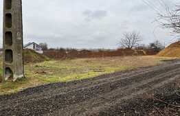 Teren intravilan, 3 parcele a câte 560 mp, zona Metro