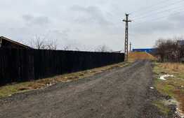 Teren intravilan, 3 parcele a câte 560 mp, zona Metro