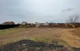 Teren intravilan, 3 parcele a câte 560 mp, zona Metro