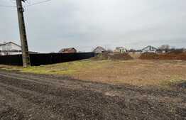 Teren intravilan, 3 parcele a câte 560 mp, zona Metro