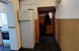 Apartament de 3 camere, etaj intermediar, zona Cornitoiu