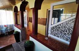 Casa rustica renovata, 144 mp cu garaj si 1100 mp teren intravilan, Calopar