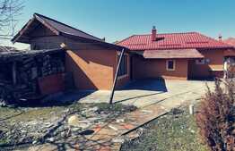 Casa rustica renovata, 144 mp cu garaj si 1100 mp teren intravilan, Calopar