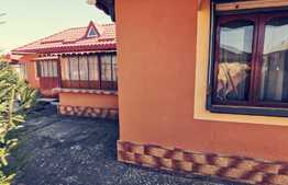 Casa rustica renovata, 144 mp cu garaj si 1100 mp teren intravilan, Calopar