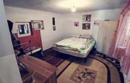 Casa rustica renovata, 144 mp cu garaj si 1100 mp teren intravilan, Calopar