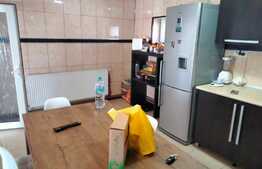 Casa parter si etaj mobilata si teren 1000mp