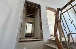 Casă deosebită S + P + E + M 300 mp utili cu 320 mp teren, zonă centrală