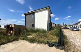 Casă individuală de 140 mp utili cu 326 mp teren, zona Căpșunărie