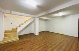 Casă pretabilă ca și spațiu comercial in Rovine